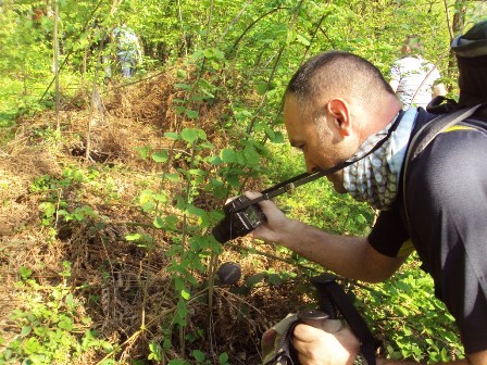 Планинарите во потрага по цвеќиња!